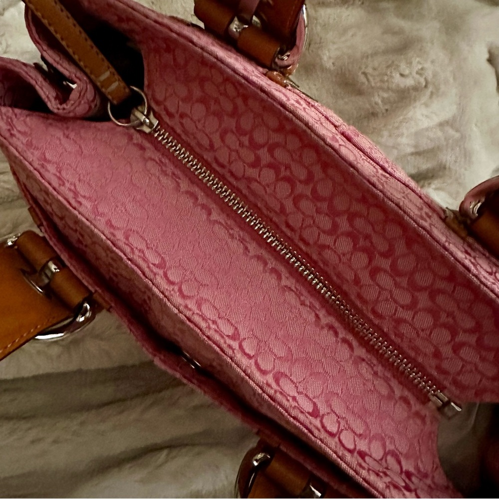 RaRE Vintage Coach Soho Bag in Pink Signature Canvas & Tan Leather | F10927 - Picture 7 of 17
